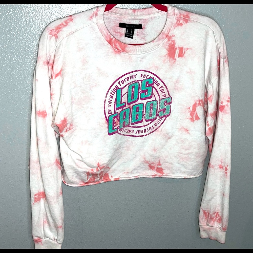 Pink and white cloudy look cropped shirt that says Los Cabos